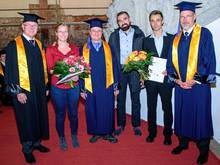 Freude über den Carl-Georg-Weitzel-Preis: Prof. Dietmar Hemmerling (Fak. Wirtschaftsingenieurwesen), Katrin Selbmann B. Eng. , Professor Uwe Mahn (Dekan der Fak. Ingenieurwissensschaften), Thomas Voit (ESKA Automotive GmbH Chemnitz, betrieblicher Betreuer der Masterarbeit von Marcel Zäbe), Marcel Zäbe M. Eng., Professor Michael Hösel (Vorsitzender des Förderkreis Hochschule Mittweida e.V.) (v.l.) 