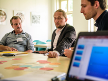 Ralf Knobloch, Newtron GmbH, und Holger Müller, Beigordneter der Stadt Mittweida, (v.l.) beim Workshop &gt;&gt;Blockchain in der kommunalen Verwaltung&lt;&lt;