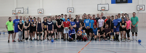 Die Teilnehmer der Fakultätsmeisterschaft im Volleyball. Foto: Cora Mayerhofer