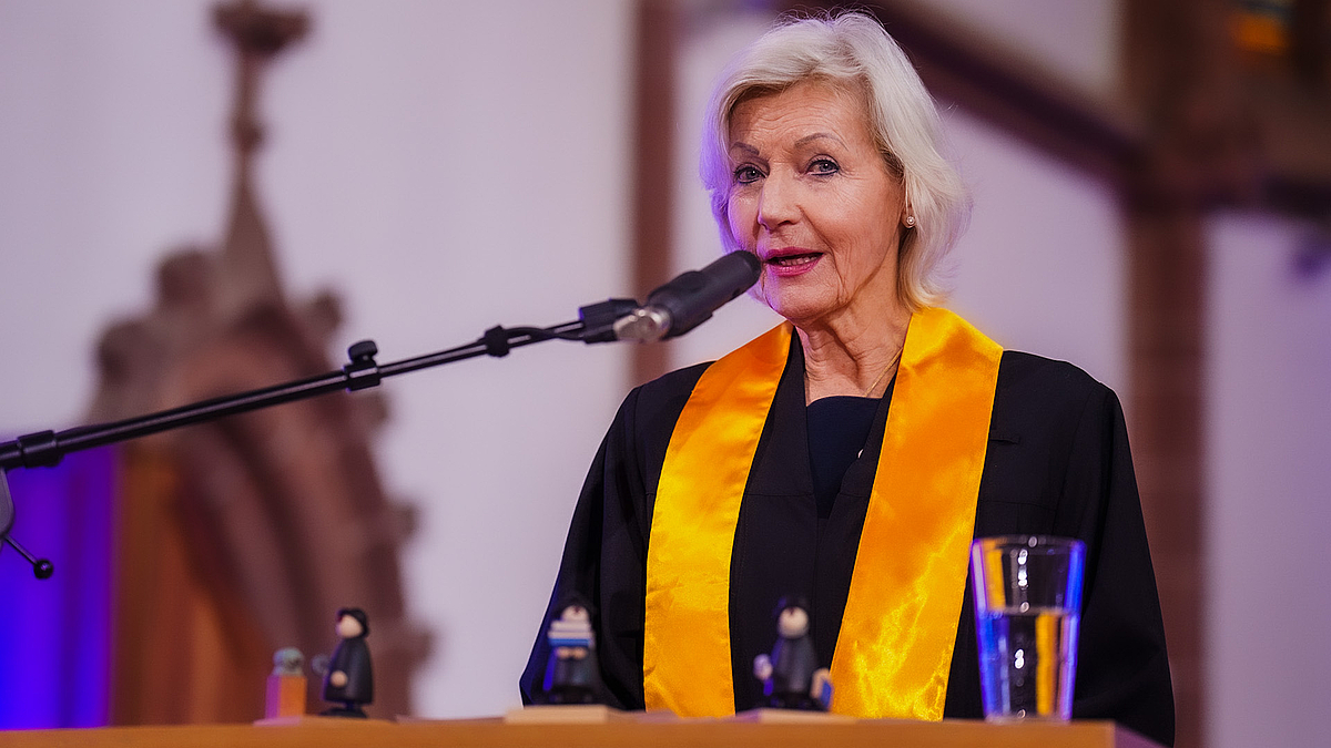 Festrednerin Marlies Mosiek-Müller: „Professor Tolkmitt ist ein Garant dafür, dass bei allem, was an der Hochschule geschieht, sich niemand auf Bewährtem ausruht. ... Ich wünsche ihm dazu viel Fortune und Gottes Segen.“ (Foto: André Wirsig)