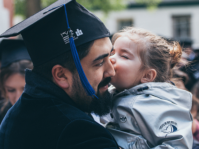 Mit Kind zum Studienerfolg. Die Hochschule Mittweida unterstützt Beschäftigte und Studierende, Familie und Studium oder Beruf unter einen Hut zu bekommen.