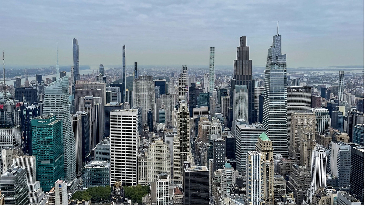 Sightseeing in Manhattan: Blick vom Empire State Building in Richtung Central Park. Blick auf Wolkenkratzer