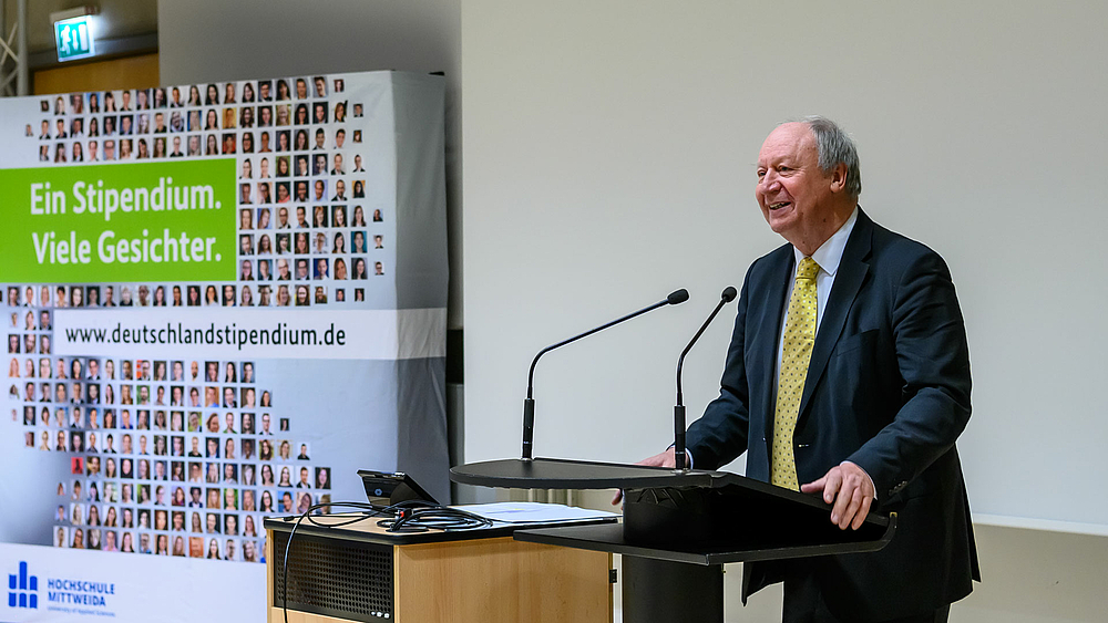 Doppelte Verantwortung: Professor Hans-Peter Niedermeier, Vorsitzender der Auswahlkommission für das Deutschlandstipendium an der Hochschule Mittweida, mit einem leidenschaftlichen Plädoyer für Demokratie. „Ich setze auf die junge Generation.“