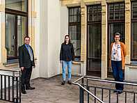 Willkommen in Mittweida – Prof. Uwe Mahn von der Fakultät Ingenieurwissenschaften, Ane Zuniga Gurruchaga und Saskia Langhammer vom International Office der Hochschule.