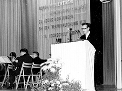 Minister Schirmer während seiner Festrede anlässlich der Gründung der Ingenieurhochschule Mittweida. Quelle: Hochschularchiv Mittweida, F_00609_003.