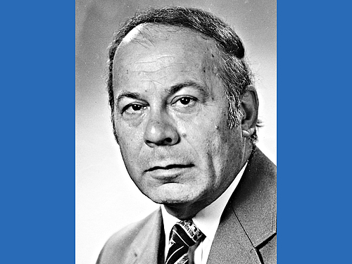 Erich Schleicher war Professor Grundlagen der Technologie der Elektrotechnik und Elektronik in Mittweida. Quelle: Hochschularchiv Mittweida, Bildarchiv P 83_000 Porträt-Bild von Erich Schleicher, einem früheren Professor Grundlagen der Technologie der Elektrotechnik und Elektronik in Mittweida