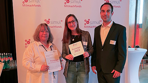 Freuen sich über die Auszeichnung und die Unterstützung für ihr Projekt „Demenz bewegt!“ durch den simul+Mitmachfonds: Prof. Babara Wedler, Bianka Hammer und Matthias Baumgart (v.l.)