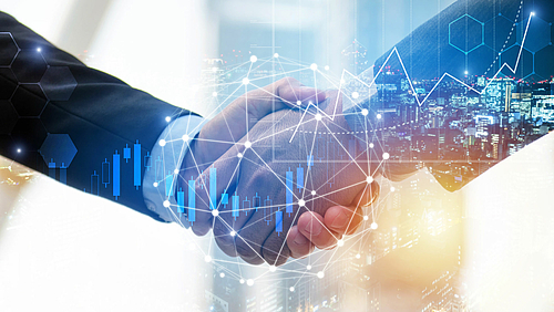 Hand in Hand für mehr Cybersicherheit sächsischer Unternehmen: Fraunhofer Lernlabor der Hochschule Mittweida und axilaris GmbH. Die Grafik zeigt einen Handschlag hinter einem angedeuteten Netzwerk mit Linien und Knoten.
